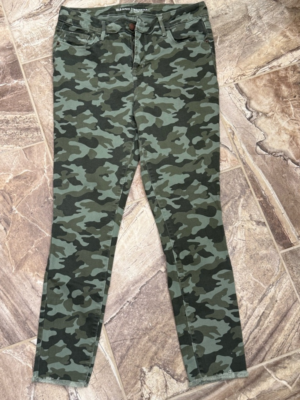 Old Navy Rockstar Mid-rise Green Camo Jeans Size 12 regular